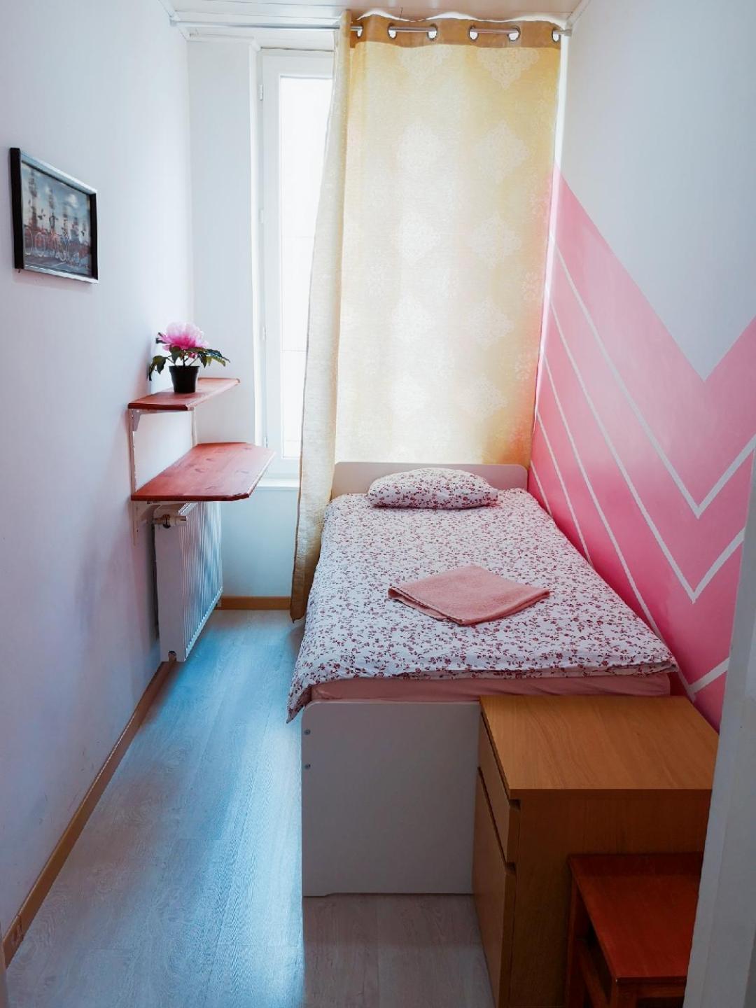 A Private Room For Backpacker Share Bathroom Bruxelas Exterior foto
